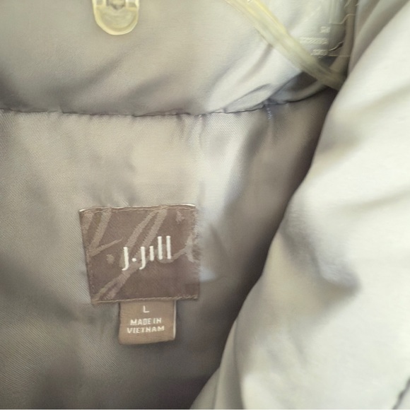 J. Jill Large‎ Gray Puffer Vest With Pockets Button & Zipper - Picture 5 of 6